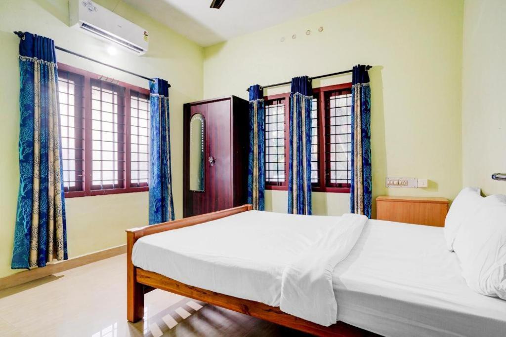 Shalom Palace Kochi Exterior photo